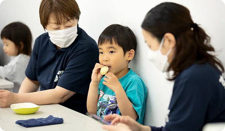 着替え、制作活動